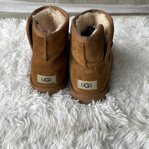 UGG Australia Brown Chestnut Short Suede Ankle Boots Size 6 - Picture 3 of 6
